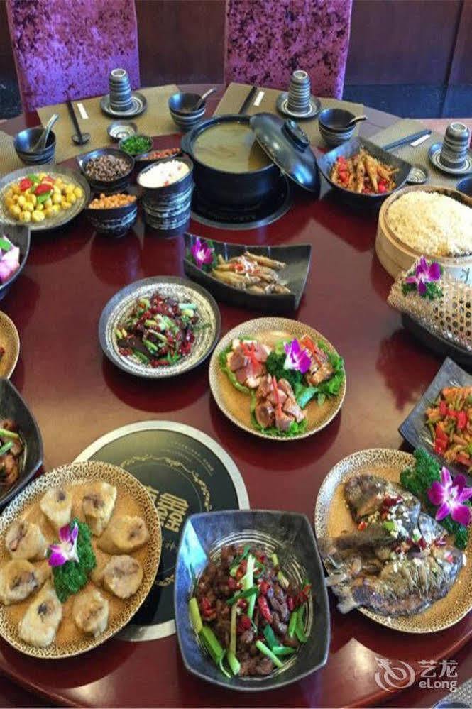 Liuzhou Sanjiangxian Dongxiangguo Hotel エクステリア 写真