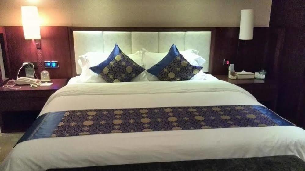 Liuzhou Sanjiangxian Dongxiangguo Hotel エクステリア 写真